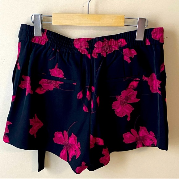Dynamite black with fuchsia flowers shorts - Picture 2 of 9